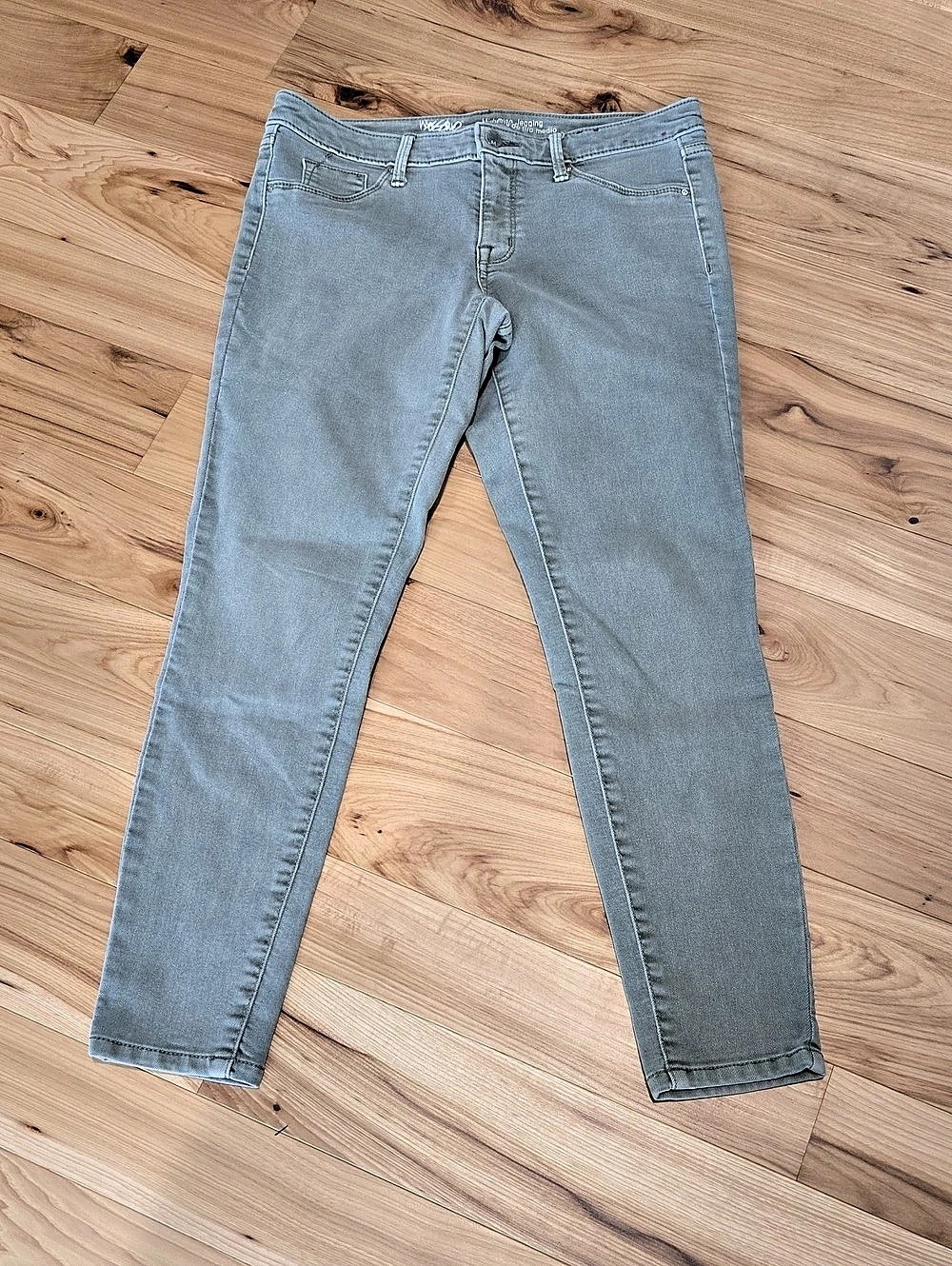 Mossimo Mid Rise Jegging Sage Green Mid Rise Jeggings Size 6/28